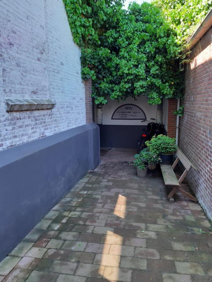 Anno 1874 Apartment Leens Bagian luar foto
